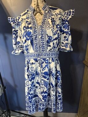 Lai Meng Five Cats Blue White Toile Floral Midi Dress Womens L Puff Sleeve NWT